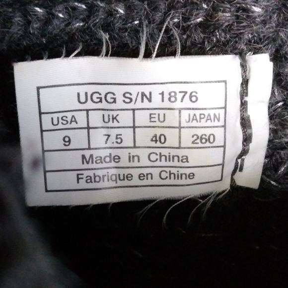 - UGG CLASSIC CARDY knitted Gray Metallic Silver. - Picture 14 of 14